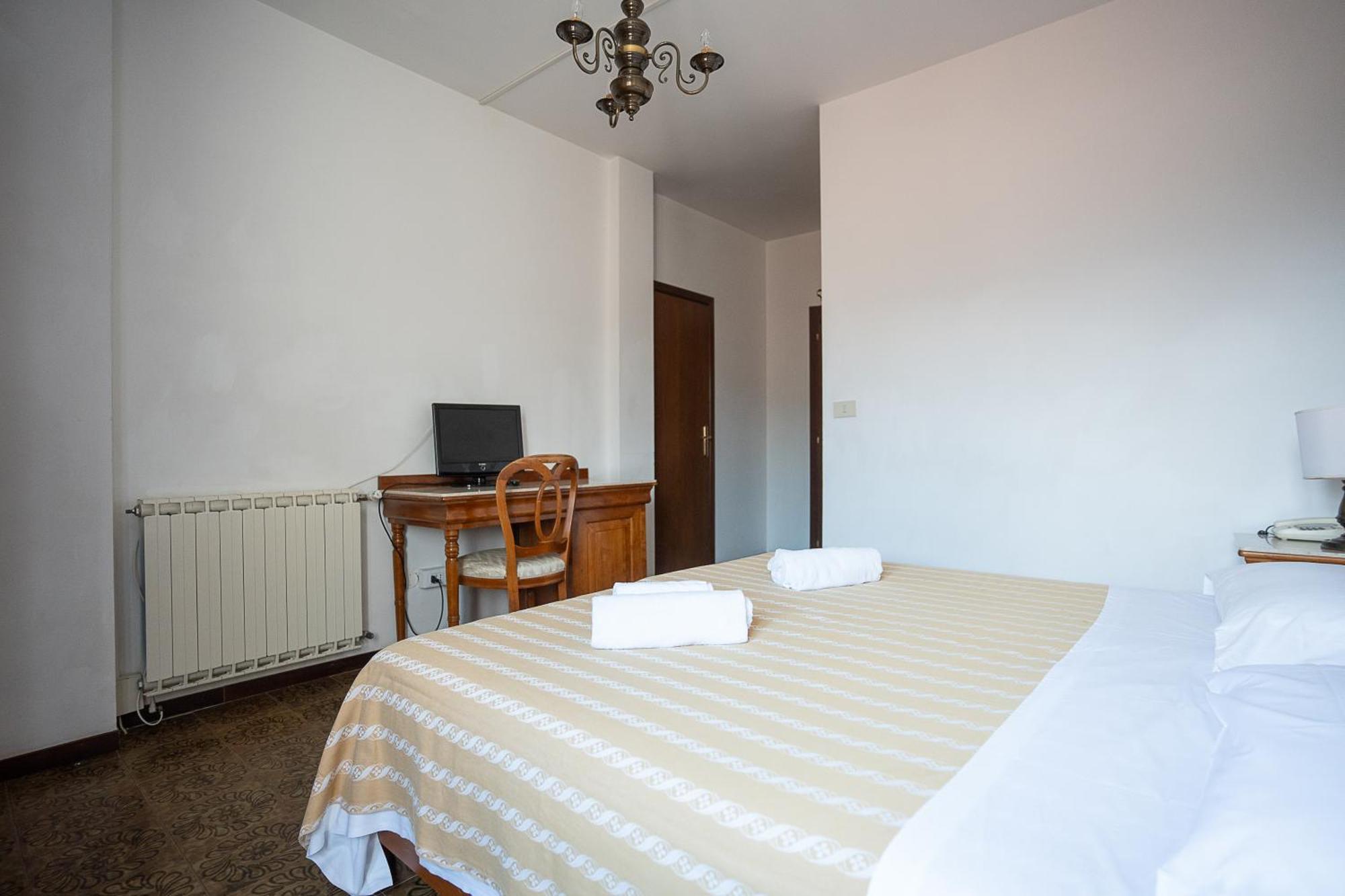 Hotel Napoleon 蓬特雷莫利 外观 照片