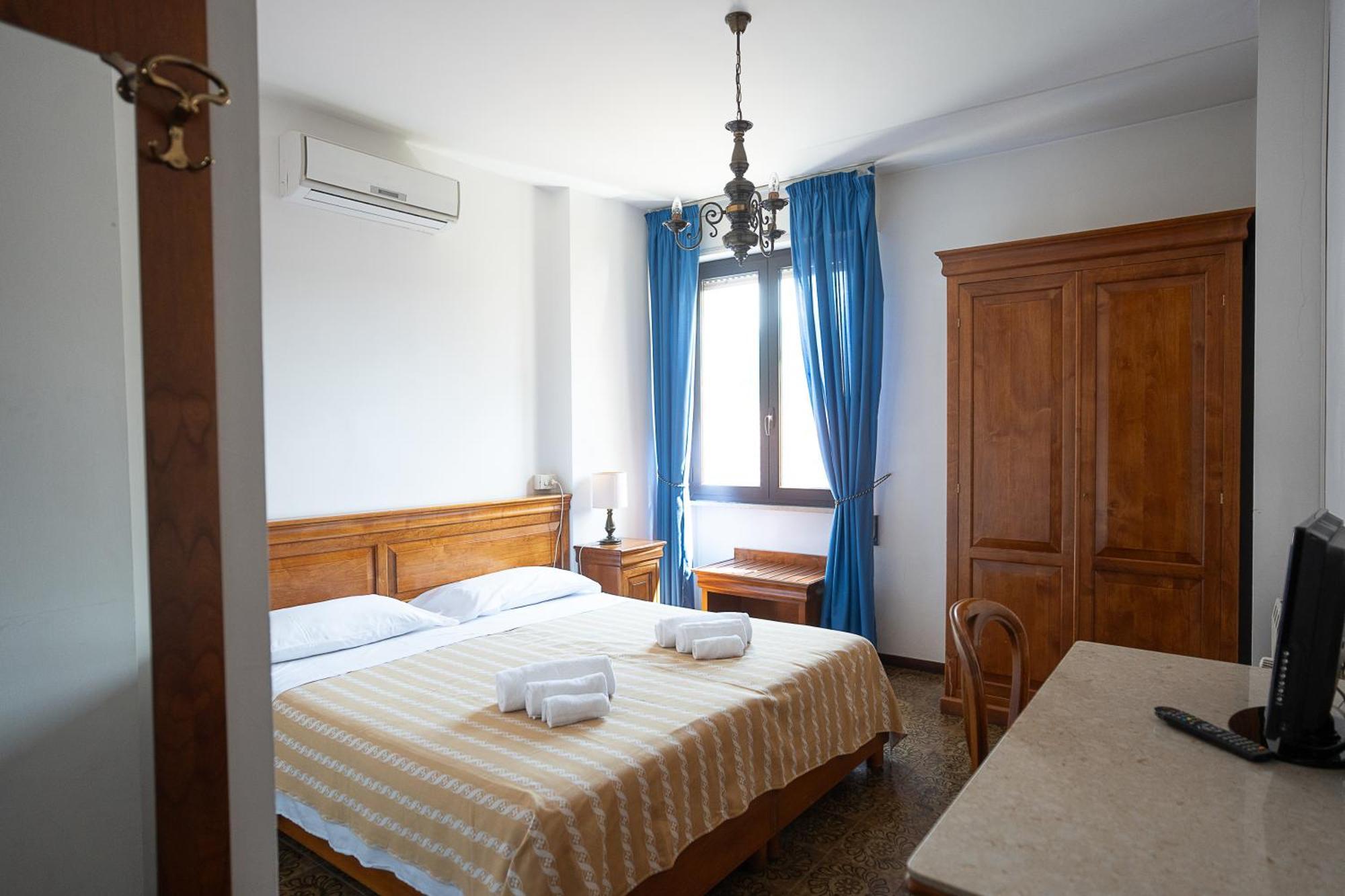 Hotel Napoleon 蓬特雷莫利 外观 照片