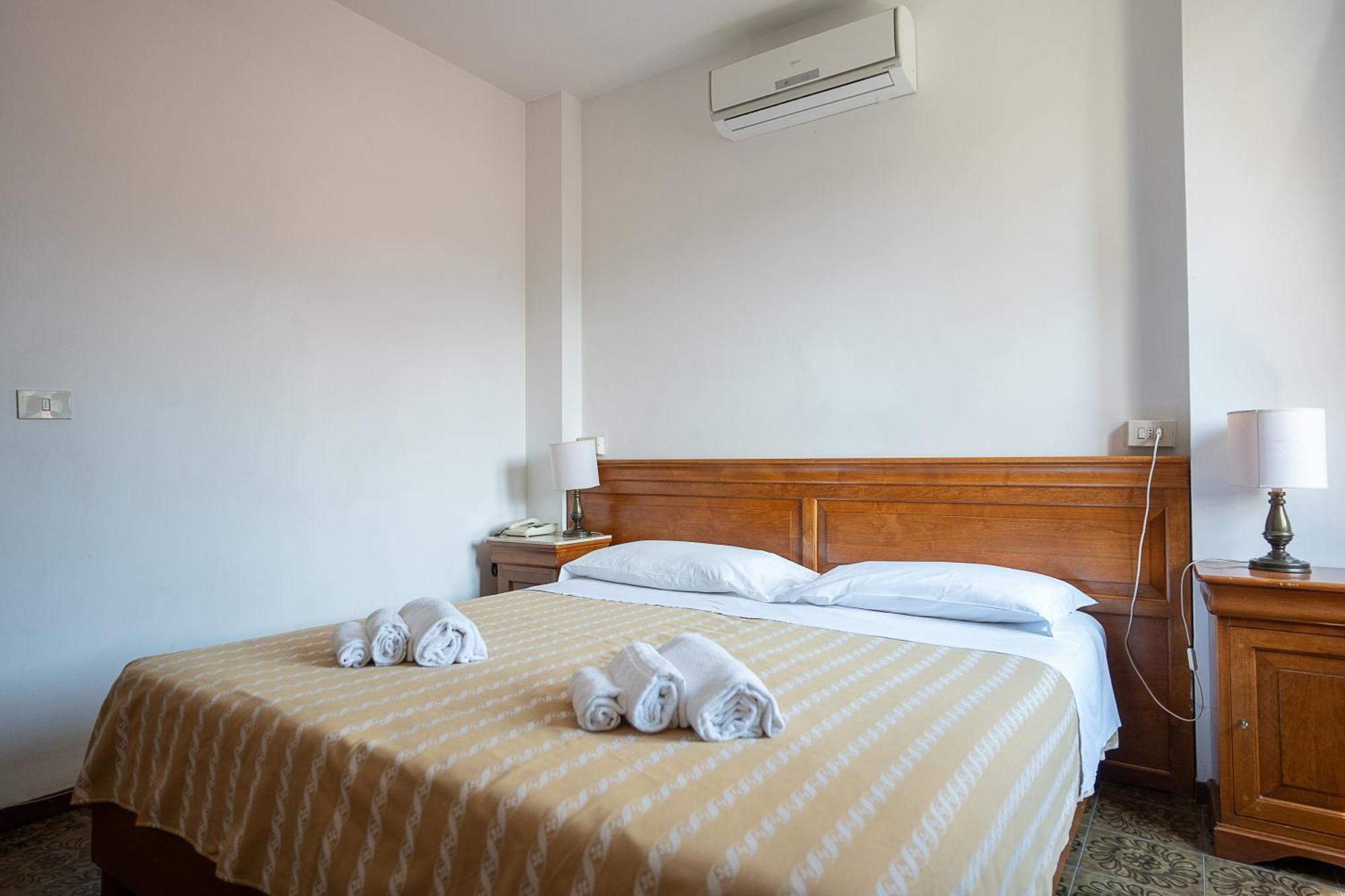 Hotel Napoleon 蓬特雷莫利 外观 照片