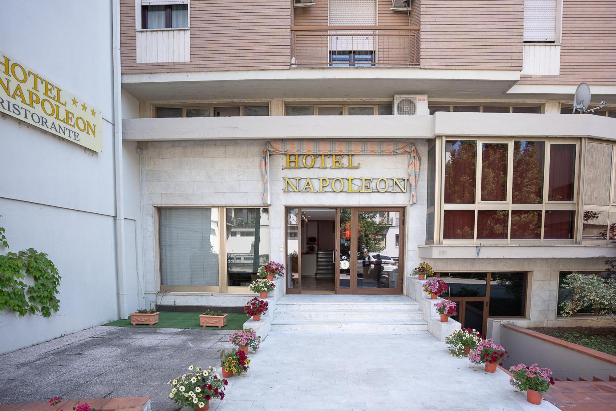 Hotel Napoleon 蓬特雷莫利 外观 照片