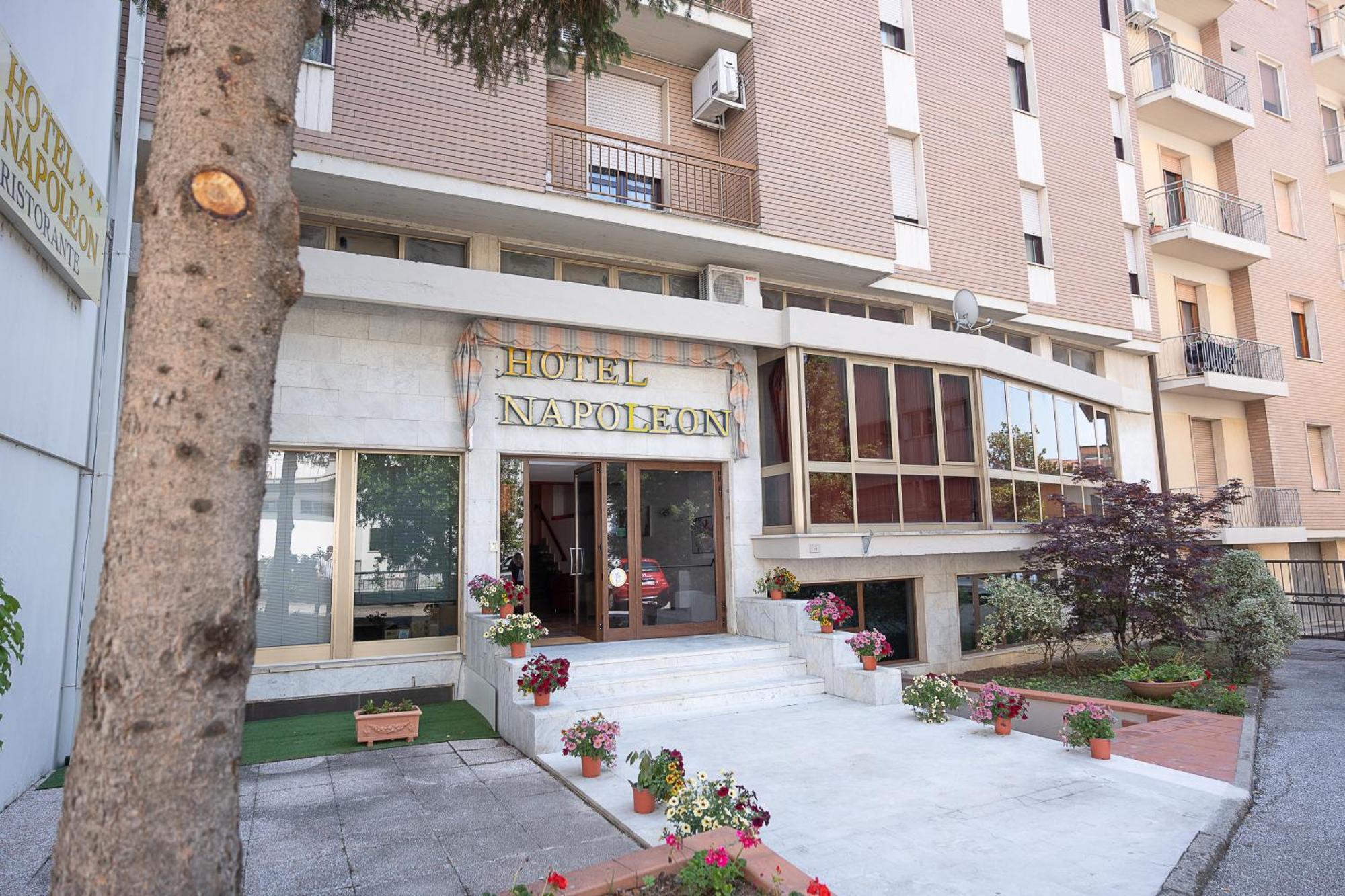 Hotel Napoleon 蓬特雷莫利 外观 照片
